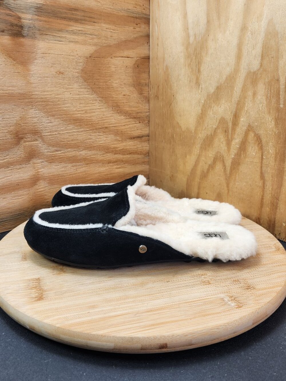 Ugg Lane Suede Slippers Womens Size 7.5 Shoes - Picture 4 of 9